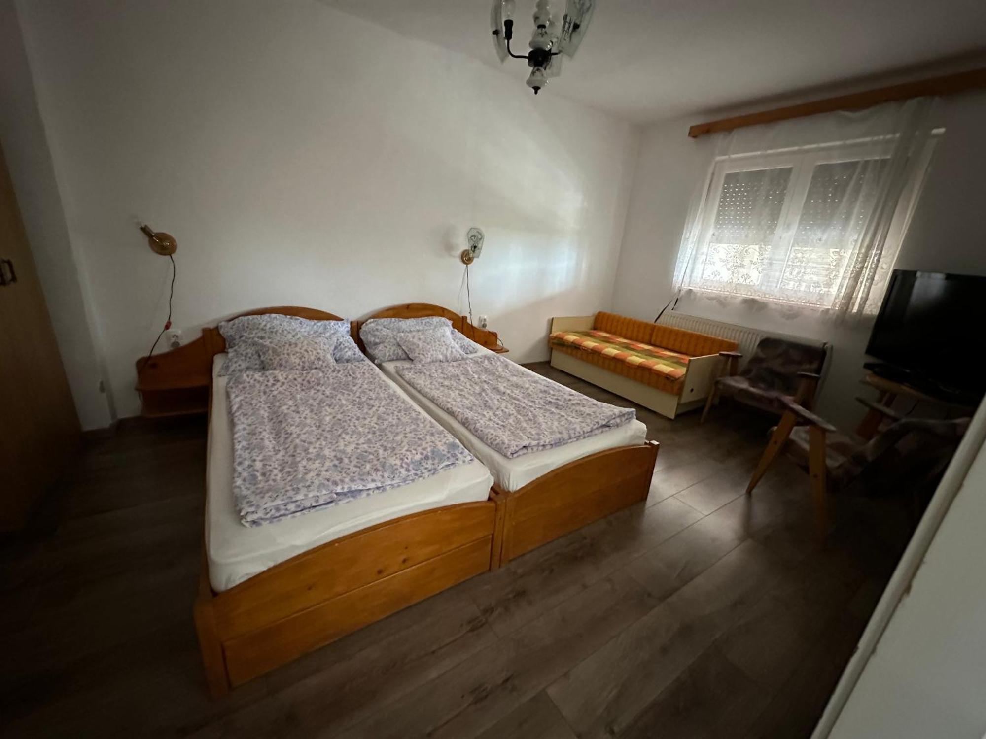 Arnold Apartmanhaz * Buk