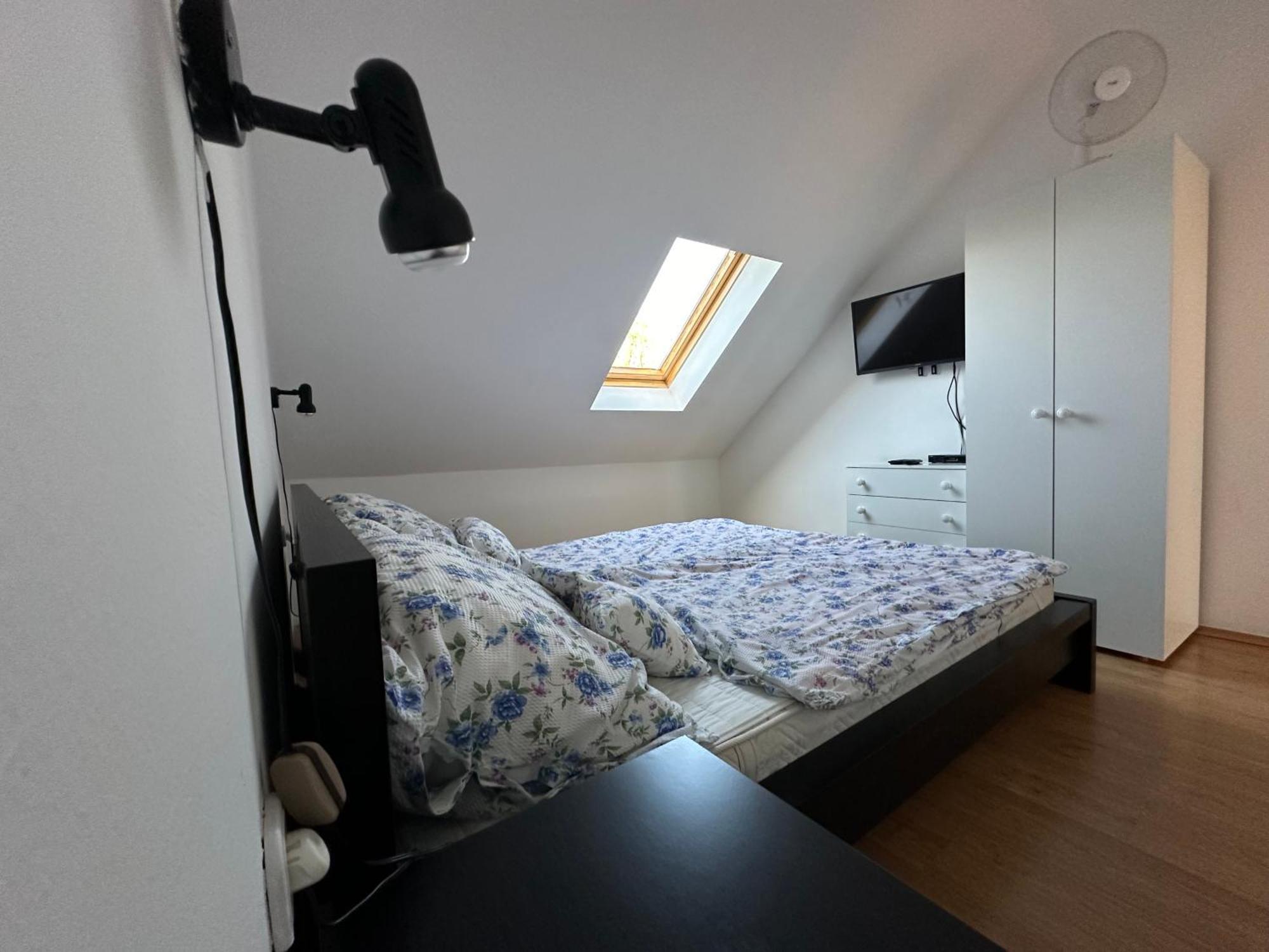 Arnold Apartmanhaz Buk